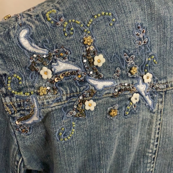 Brandon Thomas blue medium wash denim jean jacket with decorative beading - Picture 11 of 17